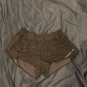 Lululemon LR hotty hot 2.5 inch size 12. Formation camp deep coal multi